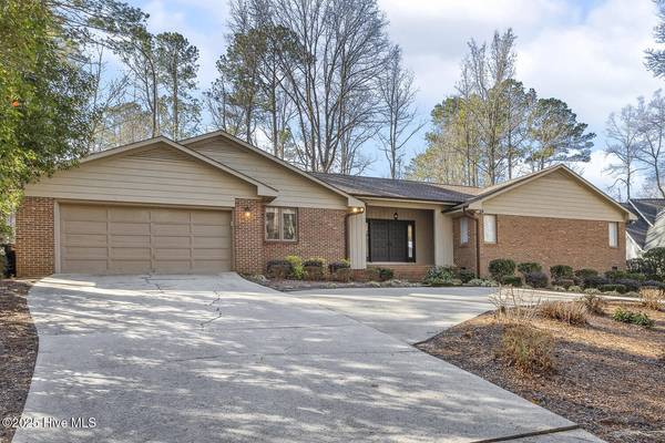 6065 Merion CIR, Sanford, NC 27332