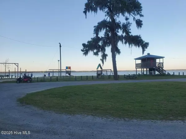 Blounts Creek, NC 27814,417 River RD