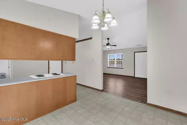 Hubert, NC 28539,723 Queens Creek RD