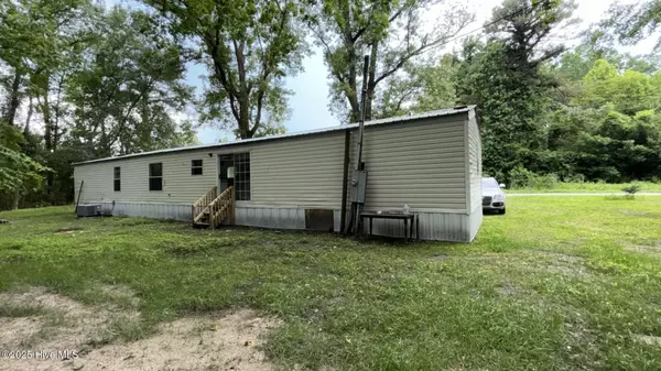 Rose Hill, NC 28458,121 Pope RD