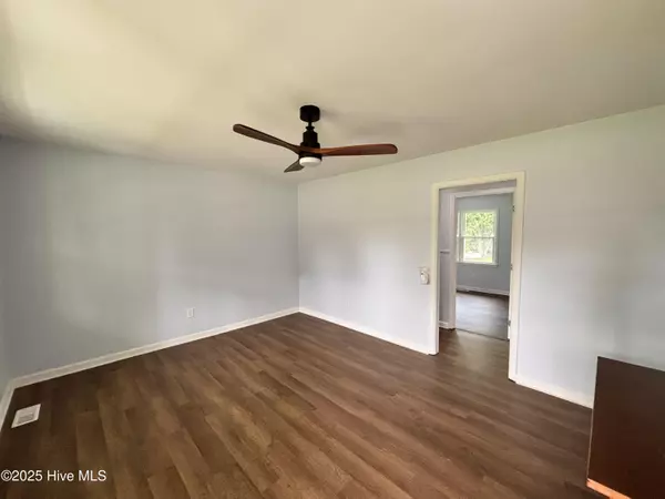 Clinton, NC 28328,104 Michael ST