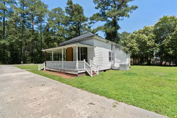 Lake Waccamaw, NC 28450,401 Pecan LN