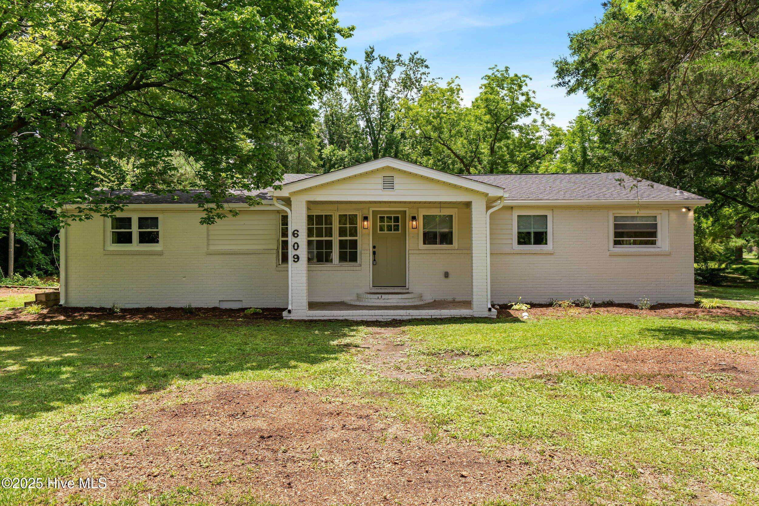 Warsaw, NC 28398,609 W College ST