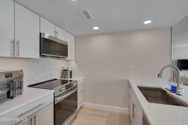 Wrightsville Beach, NC 28480,322 Causeway DR #503