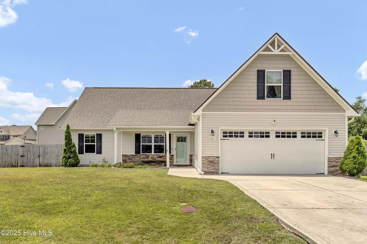 Sneads Ferry, NC 28460,207 Misty Cove CT