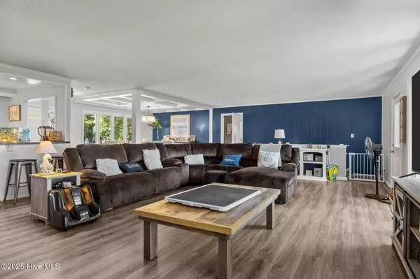 Pine Knoll Shores, NC 28512,124 Oakleaf DR