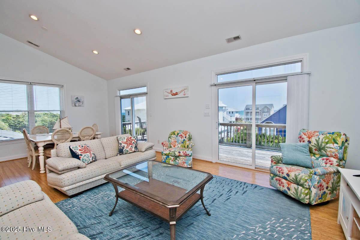 Emerald Isle, NC 28594,5405 Emerald DR #E