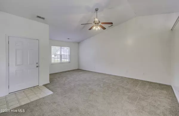 Hubert, NC 28539,140 Van Riggs RD