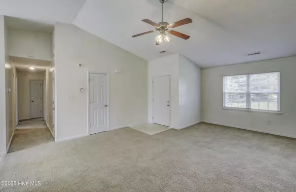Hubert, NC 28539,140 Van Riggs RD