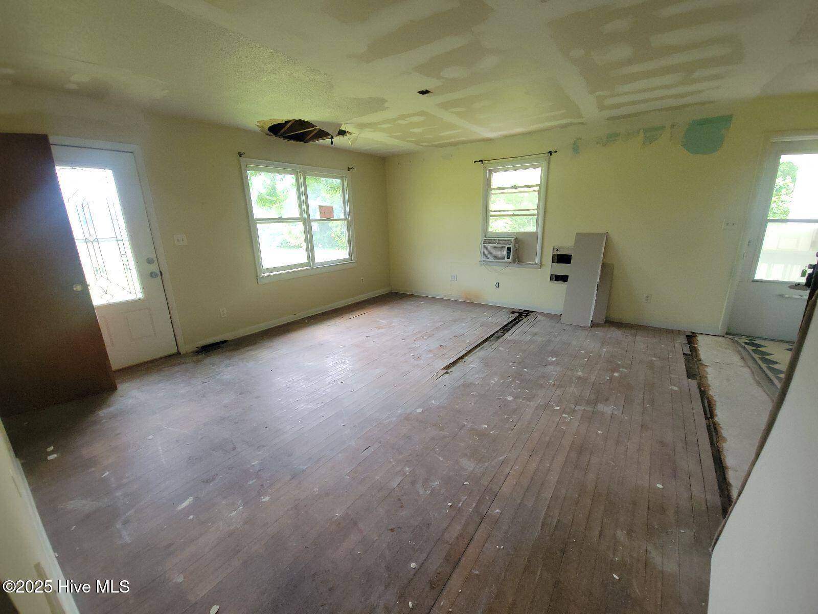 Sneads Ferry, NC 28460,306 Bond LN