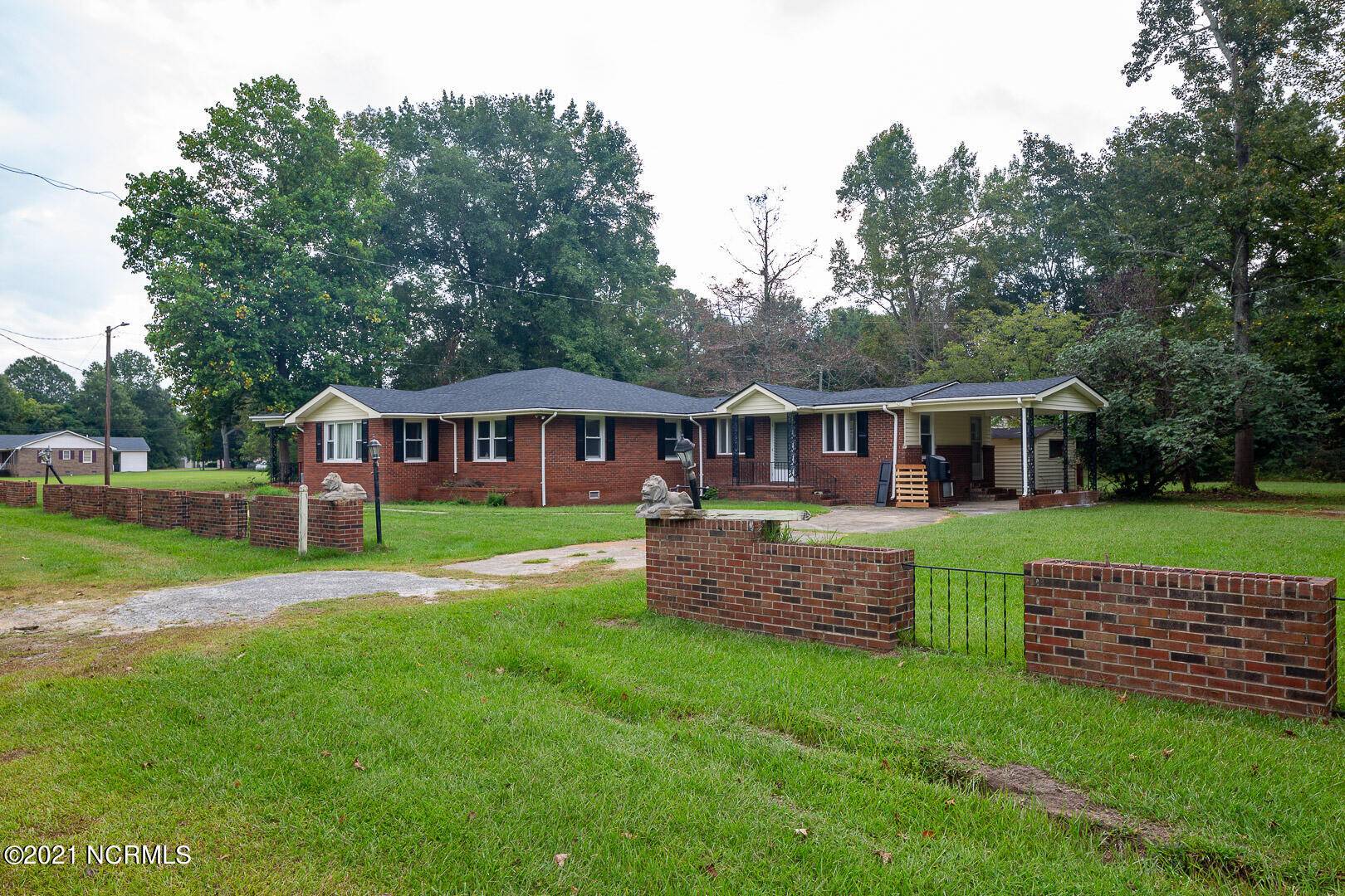 Roseboro, NC 28382,1101 Bullard ST