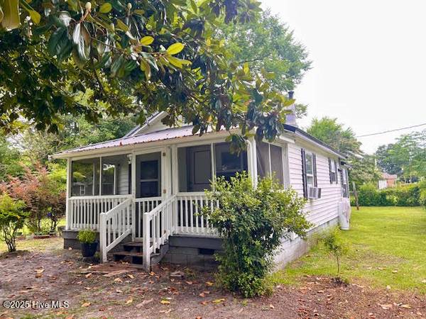 La Grange, NC 28551,302 W James ST
