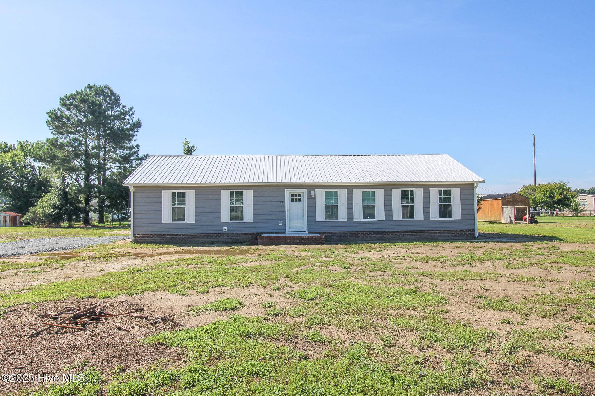 733 Tracy RD, Deep Run, NC 28525