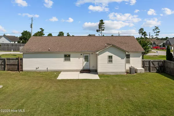 Hubert, NC 28539,404 Bristol LN