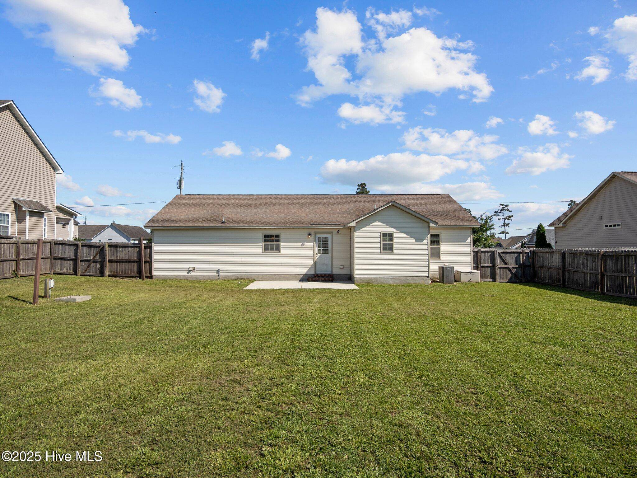Hubert, NC 28539,404 Bristol LN