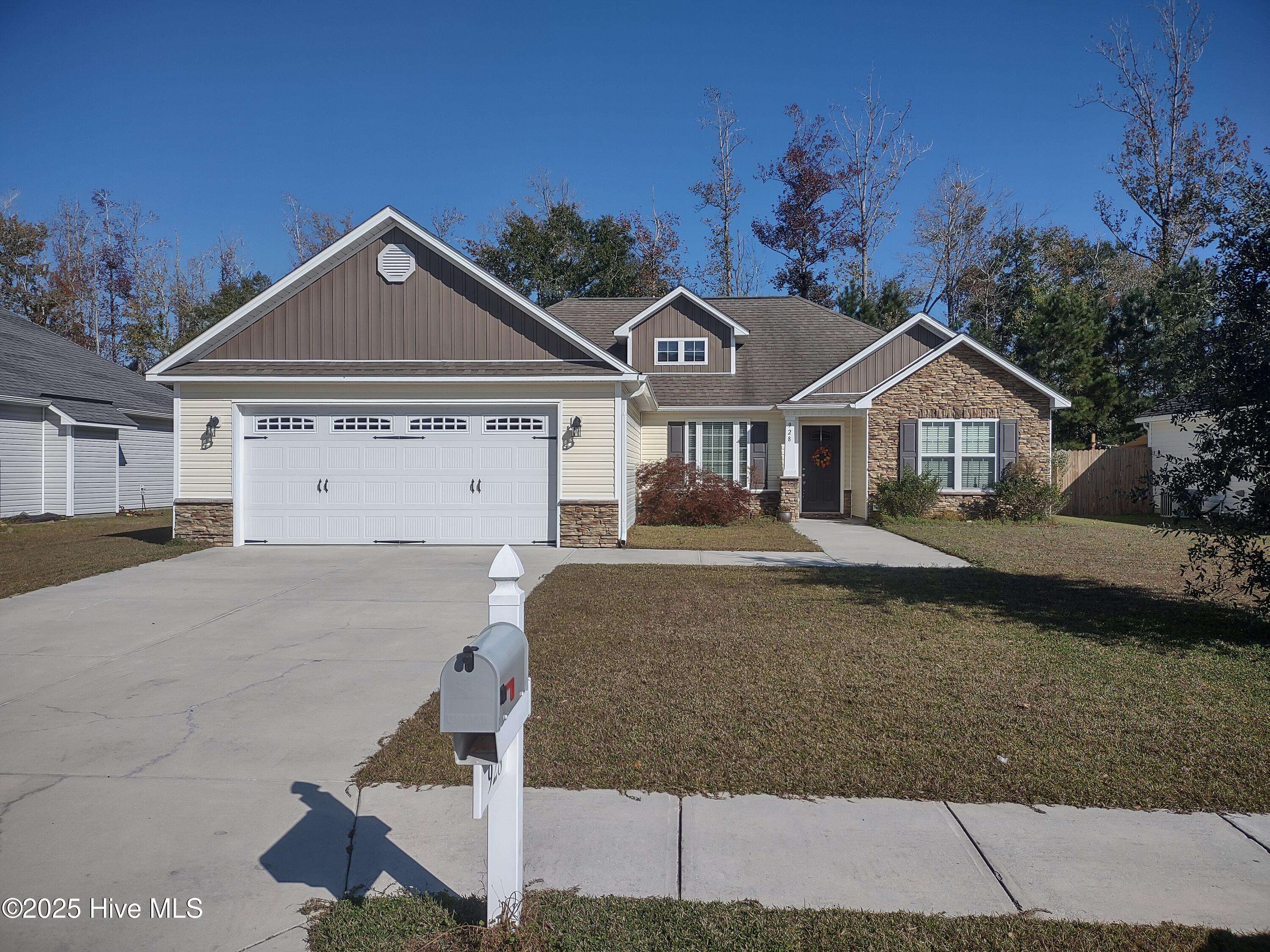 928 Dynamo LN, Jacksonville, NC 28546