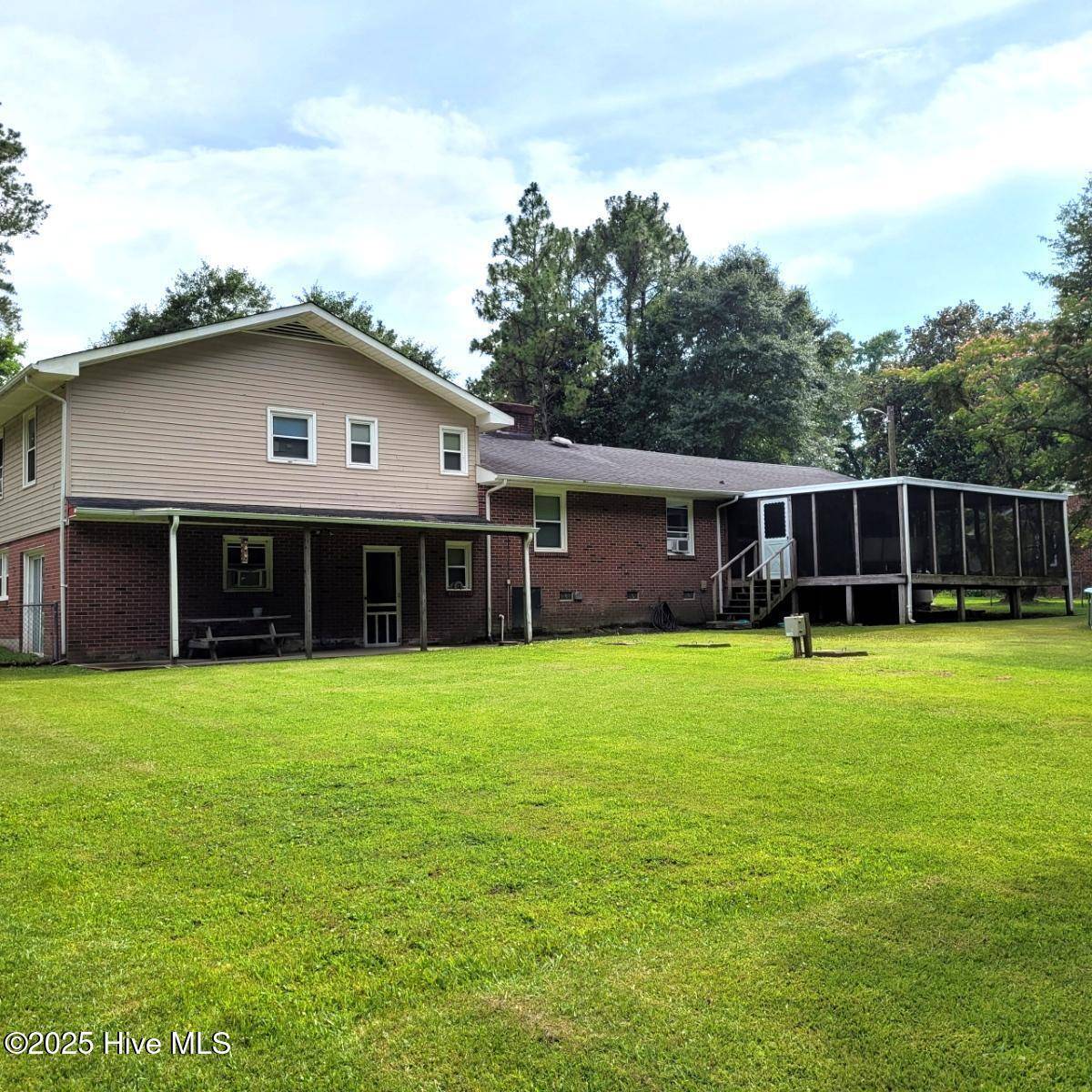 Kinston, NC 28504,204 Tyree RD