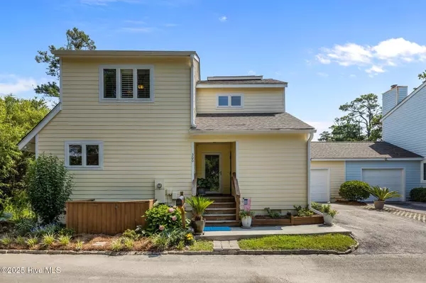 300 Mcginnis DR, Pine Knoll Shores, NC 28512