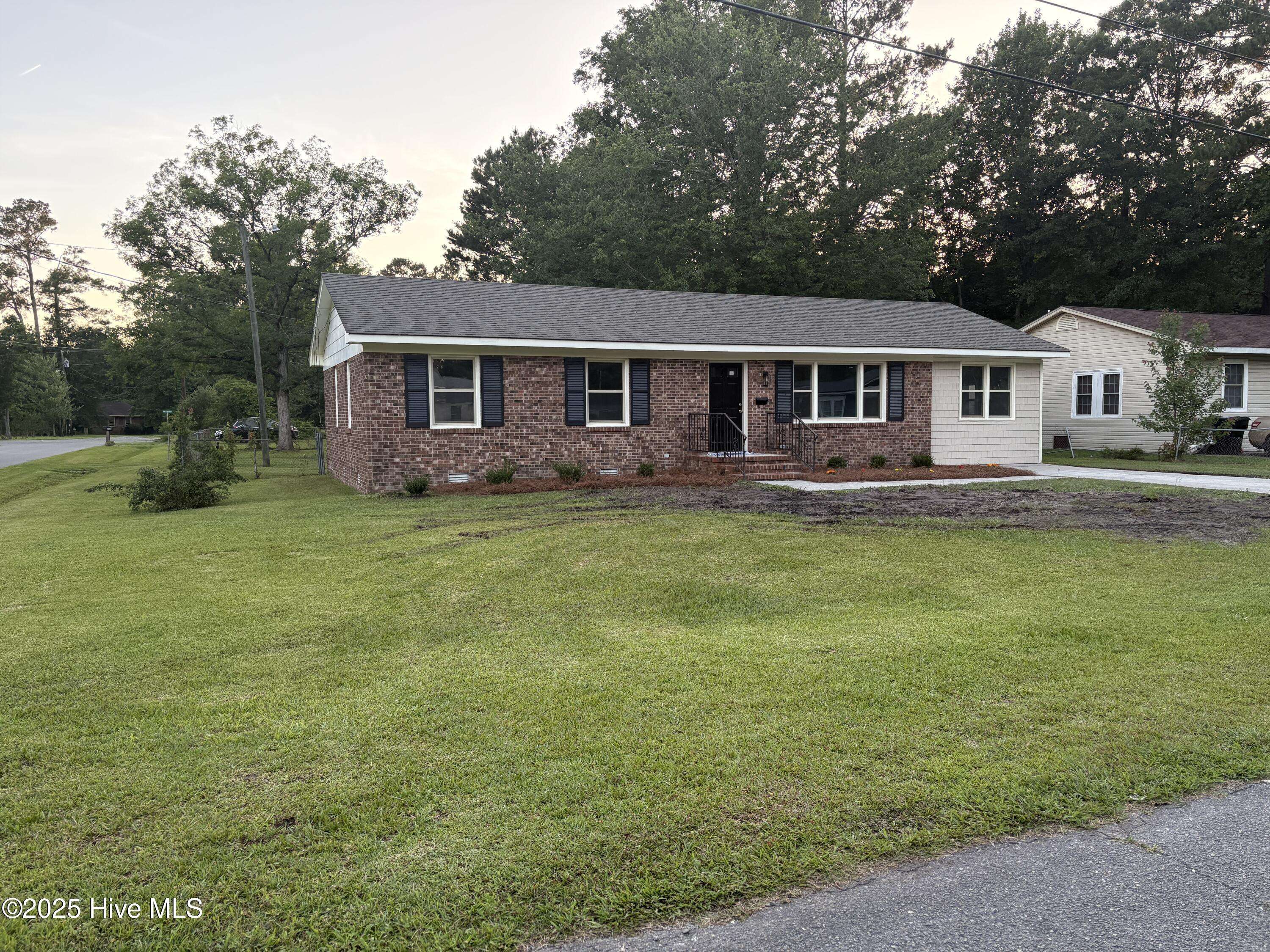 620 S Orange ST, Wallace, NC 28466
