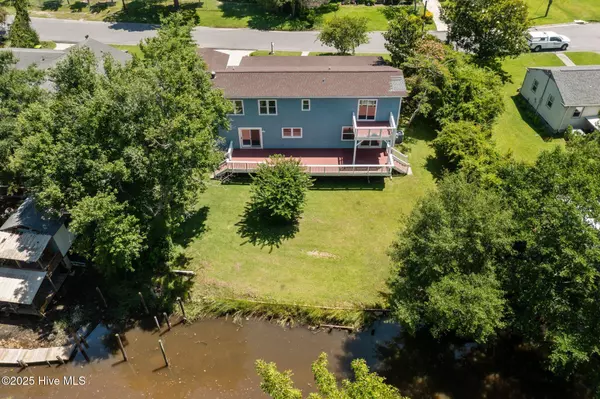 Swansboro, NC 28584,639 W Shore DR
