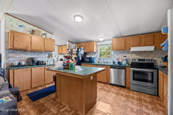 Vanceboro, NC 28586,185 Arrington RD