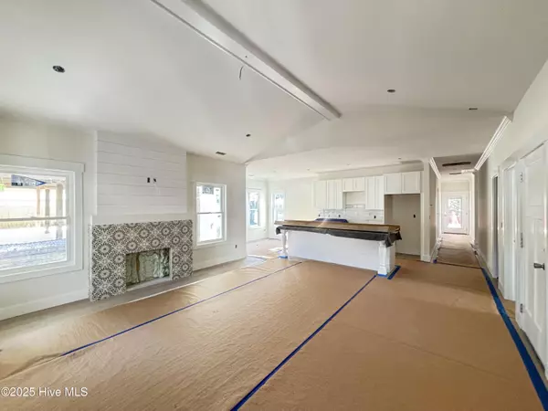 Oak Island, NC 28465,163 NW 4th ST