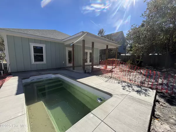 Oak Island, NC 28465,163 NW 4th ST