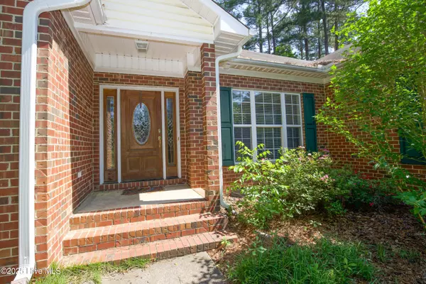 Southern Pines, NC 28387,301 W Hedgelawn WAY