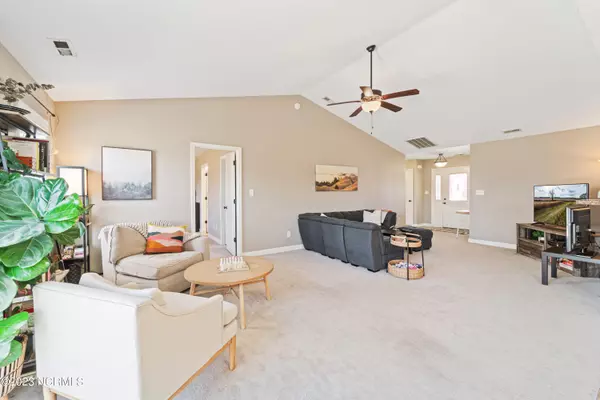 Hubert, NC 28539,202 Chestwood DR