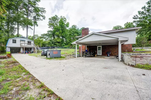 New Bern, NC 28560,2111 Neuse Cliffs DR