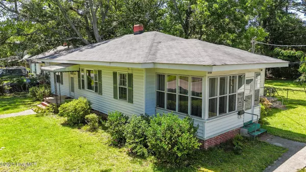 Williamston, NC 27892,306 W Simmons AVE