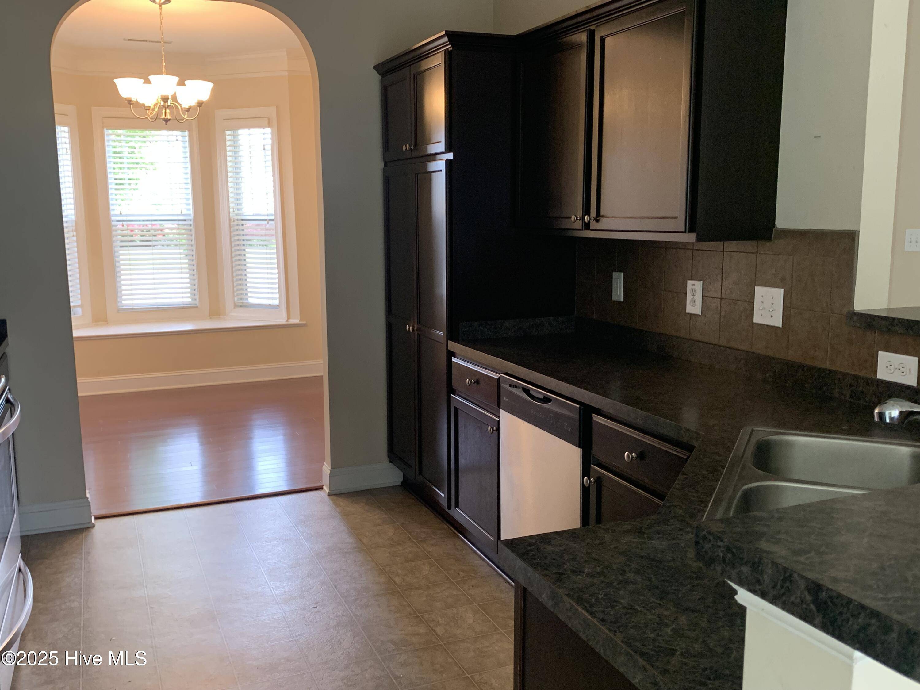 Jacksonville, NC 28546,509 Louvre LN