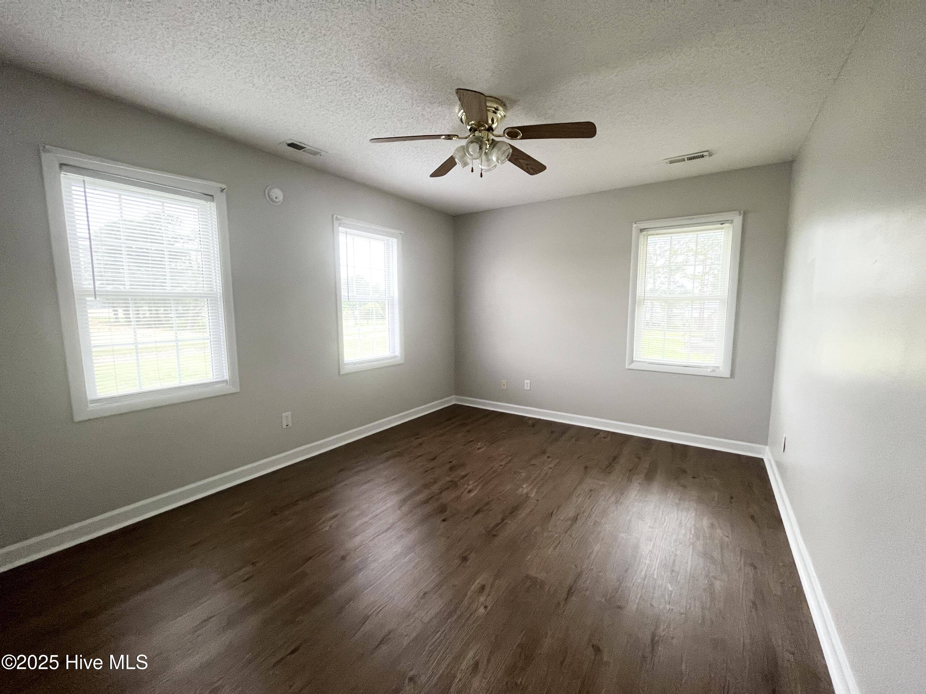 Elizabeth City, NC 27909,2416 Peartree RD