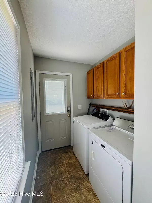 Elizabeth City, NC 27909,1449 Nixonton RD