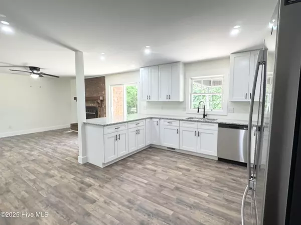 Clinton, NC 28328,200 Colonial AVE