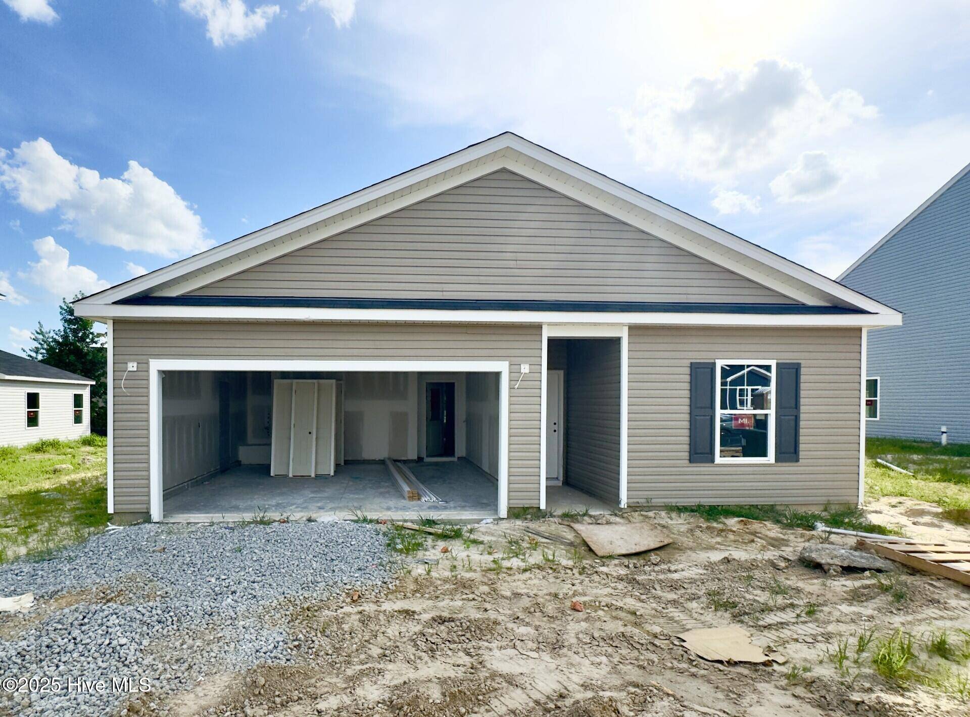 604 S Squires Run LN, Richlands, NC 28574