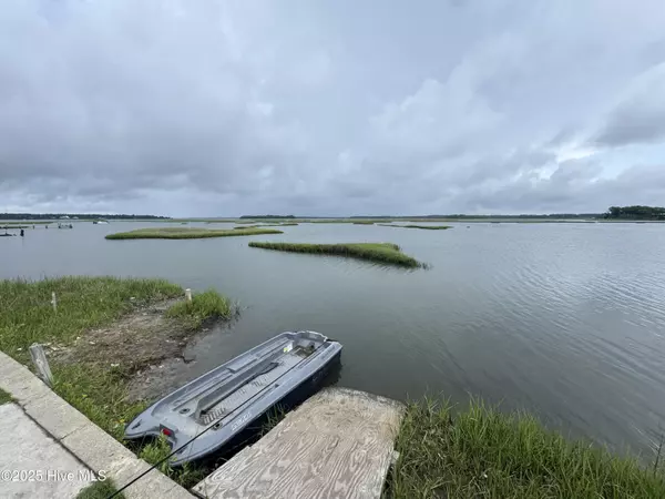 Cedar Point, NC 28584,121 Cedar Point BLVD