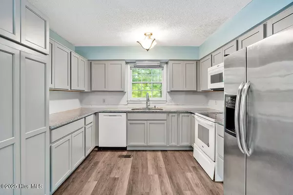 Castle Hayne, NC 28429,32 Twin Oaks DR