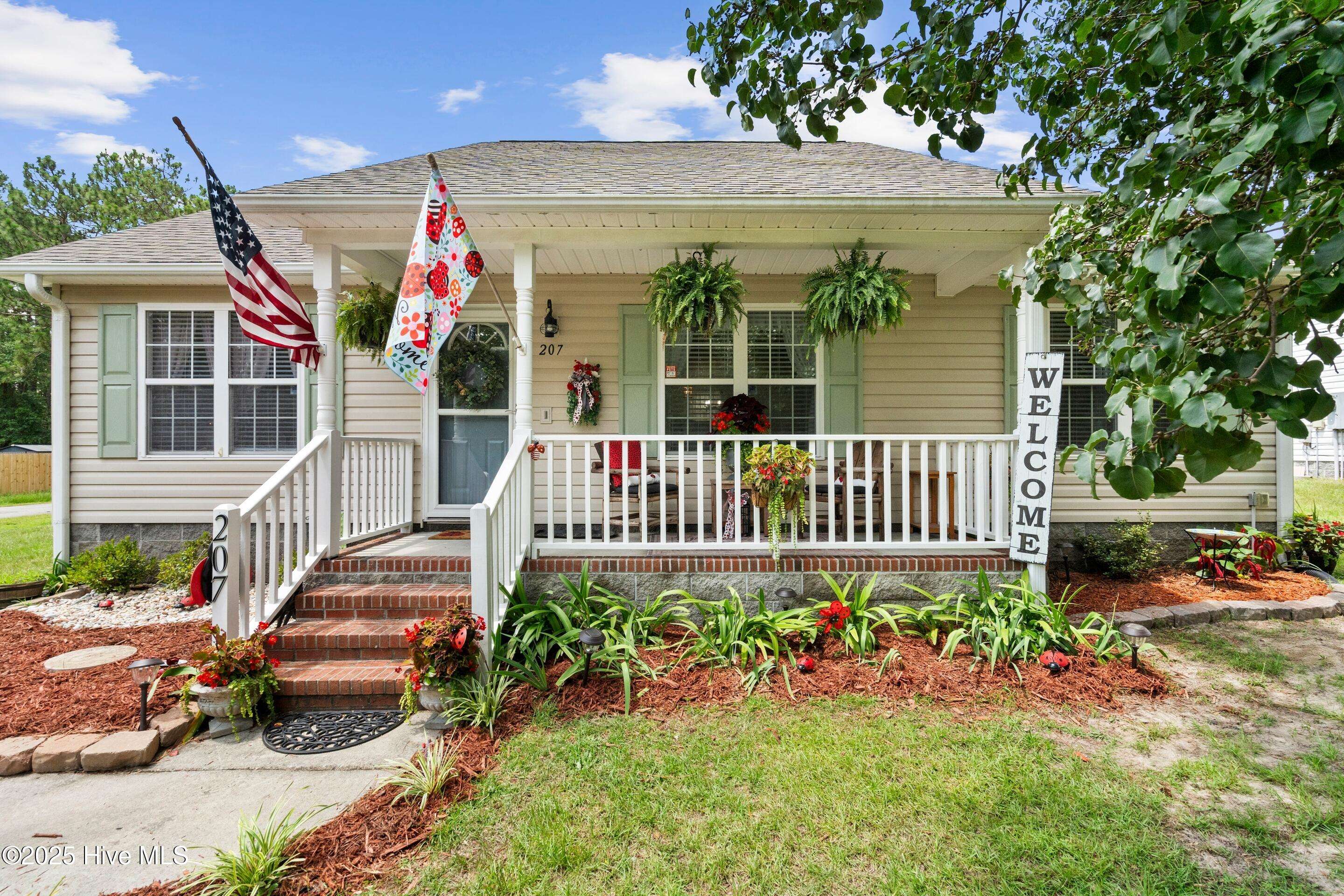 Southport, NC 28461,207 Cherry RD
