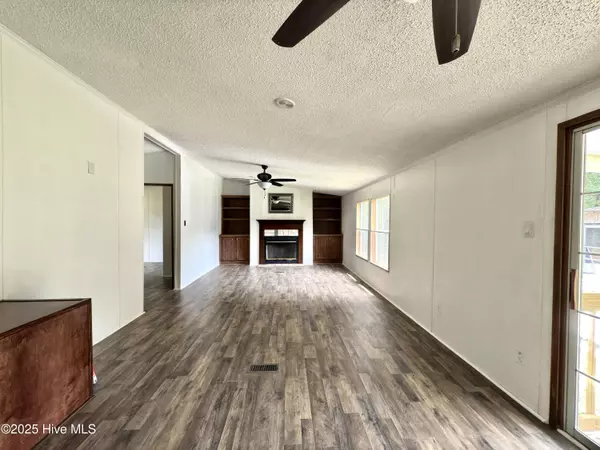 Holly Ridge, NC 28445,184 Hardison RD