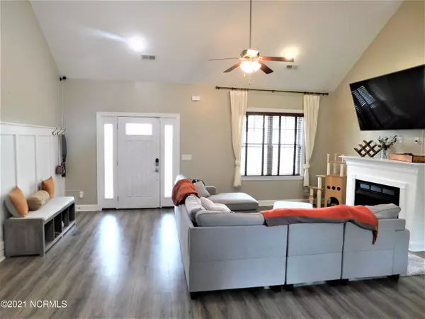 Jacksonville, NC 28540,157 Hawks Point RD