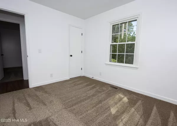 New Bern, NC 28560,415 Bradford DR