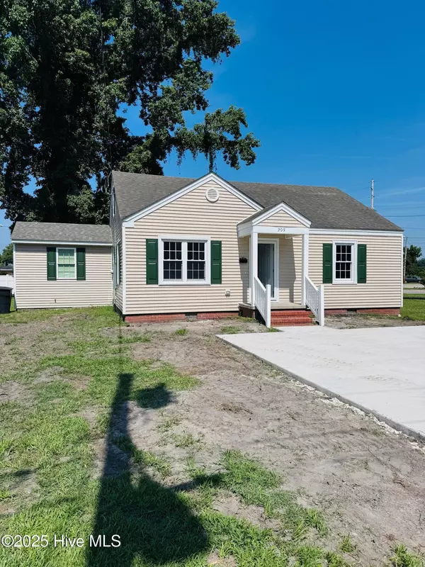 205 Simpson ST, Elizabeth City, NC 27909