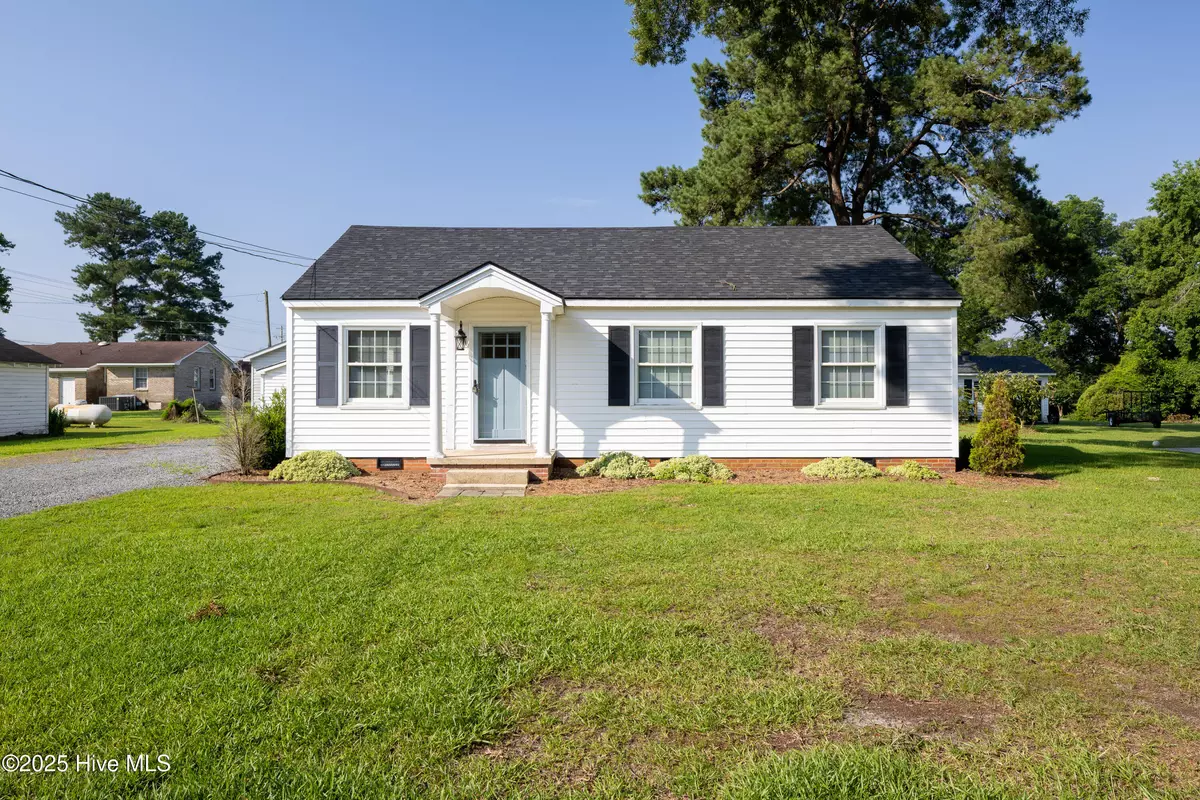 Clinton, NC 28328,105 Davis ST