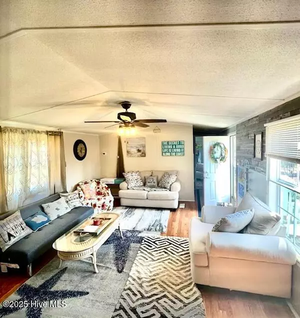 Swansboro, NC 28584,106 Lee CT