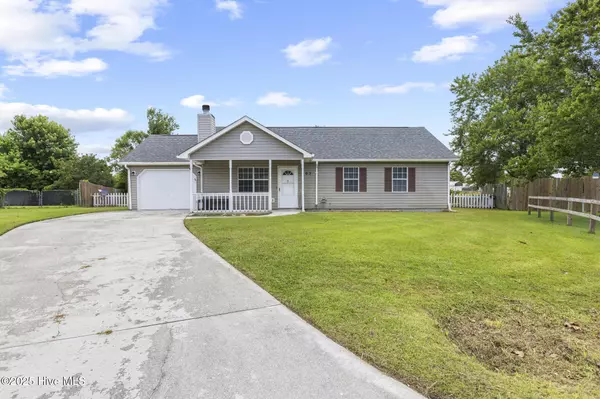 Hubert, NC 28539,302 Josie CT