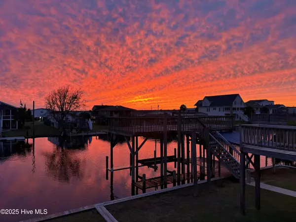 Surf City, NC 28445,4061 4th ST