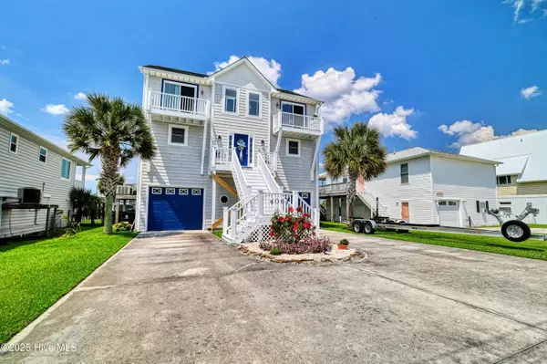 4061 4th ST, Surf City, NC 28445
