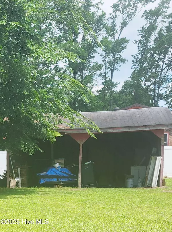 Magnolia, NC 28453,104 Blanton ST
