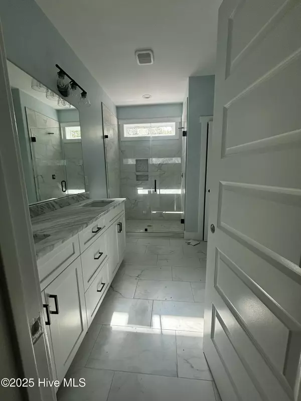 Emerald Isle, NC 28594,128 Conch CT